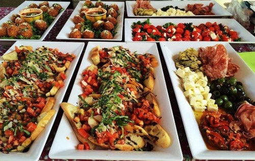 That's Italian is a renowned firm for corporate catering services in Toronto. We provide our guests an authentic Italian experience with amazing pizzas, pastas and classics such as veal parms and chicken scallopini.Visit us @ https://www.thatsitalian.ca/