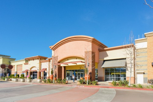 Identifying the potential and the constantly increasing demands of commercial real estate Radiant Group invested heavily in Strip Shopping centers and currently owns, leases and operates multiple convenience stores, strip shopping centers as well as many stands alone stores across the states of Tennessee, Mississippi, Arkansas and Florida. Visit us: https://www.radiantgroup.us