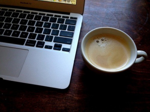 Laptop dan kopi