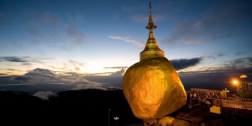 Pagoda Batu Emas Kyaiktiyo, Myanmar