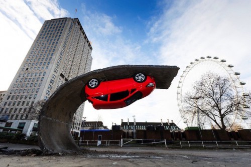 Vauxhall Corsa karya Alex Chinneck