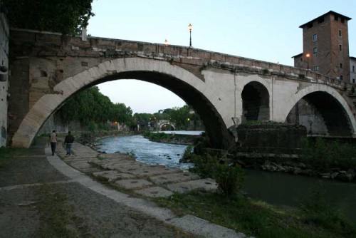 Jembatan Ponte Fabricio, Roma