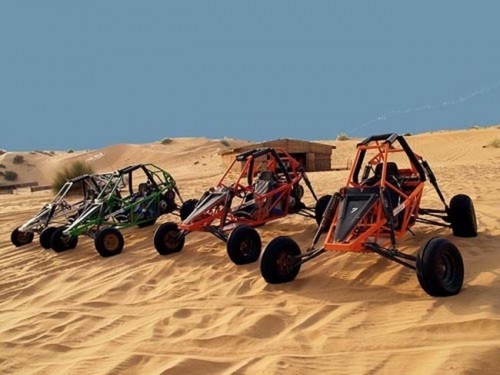 Kendaraan di padang pasir
