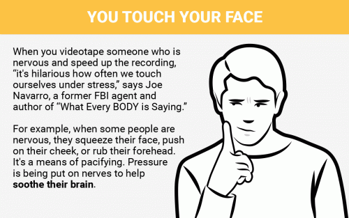Menyentuh wajah