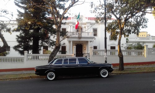 LIMOUSINE IN FRONT OF MEXICAN EMBASSY COSTA RICA