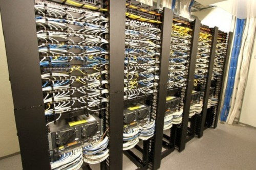 Kabel di ruangan server