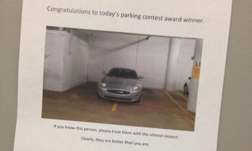 Parkir Mobil Sembarangan